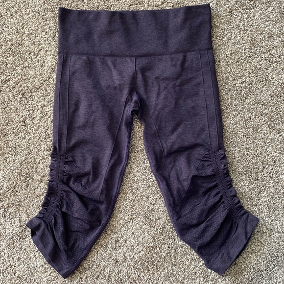 Lululemon Crop Legging - Picture 1 of 6